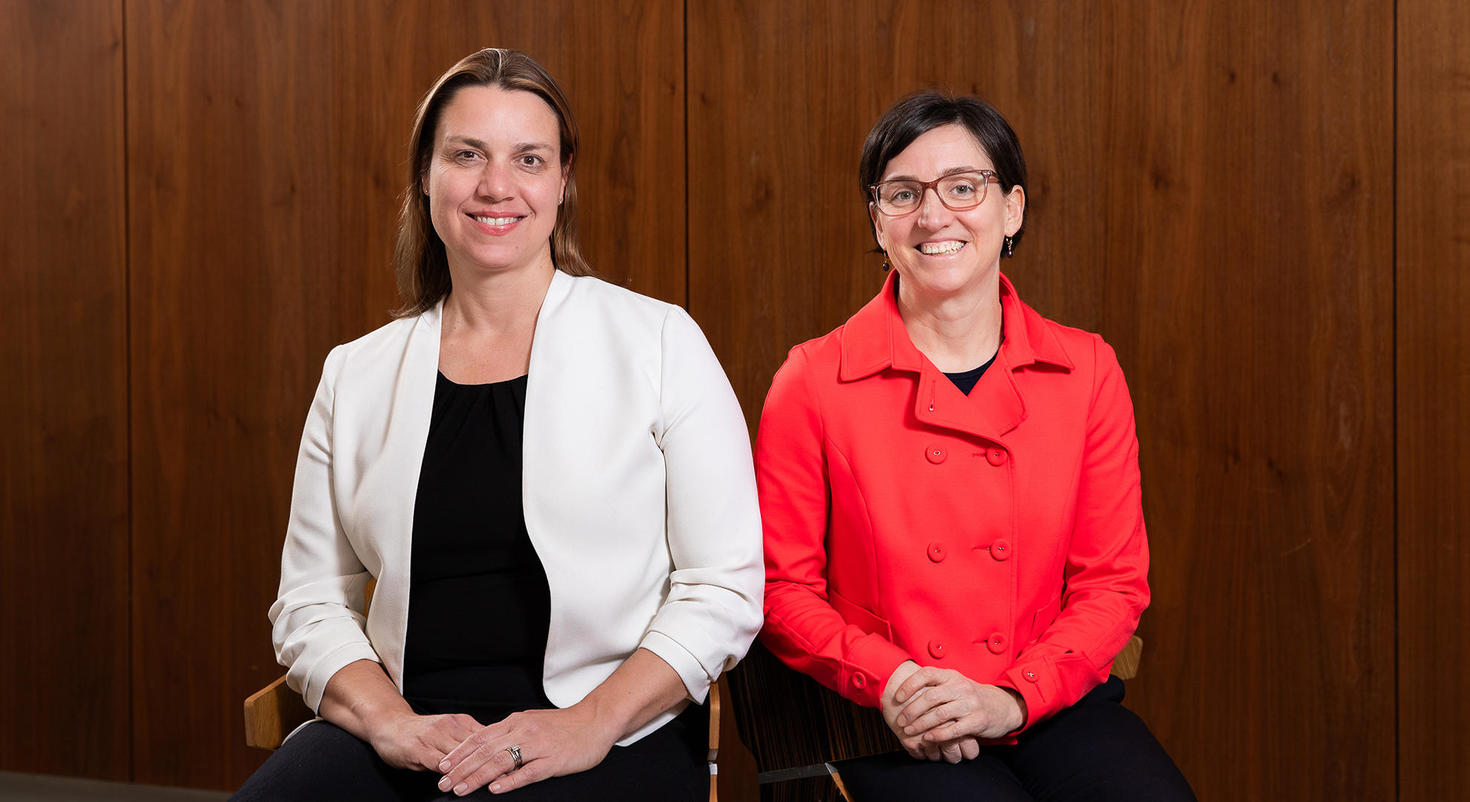Kristin Boon, doyenne Susan-et-Perry-Dellelce de la Section de common law, et Marie-Eve Sylvestre, doyenne de la Section de droit civil.
