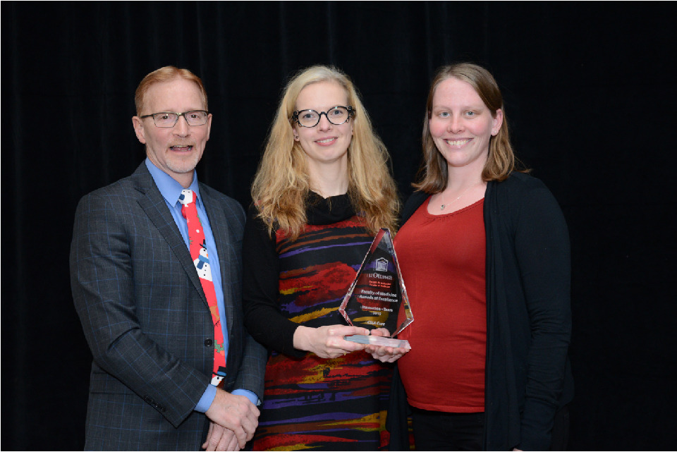 Dr. Jasmin, Dean of the Faculty of Medicine, with members of the CBIA core facility, winner of the 2019 Team Innovation award.