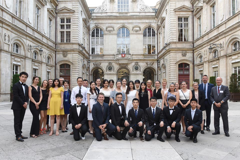 Group photo of students attending summer school in Lyon, France for the 2018 Medicine and Humanities International Program. 
