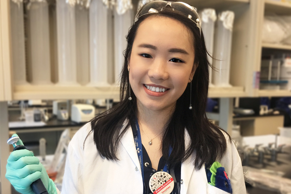 Jessie Duong in the lab.
